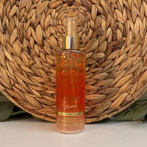 Victoria's Secret Passion Struck Shimmer Mist - Gold and Red